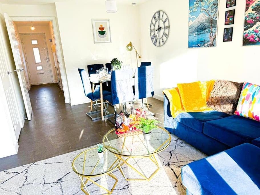 Contractors, Families, Tourists & Groups Welcome Sleeps Upto 9, Garden, Pet Allowed, Parking Included! เบอร์มิงแฮม ภายนอก รูปภาพ