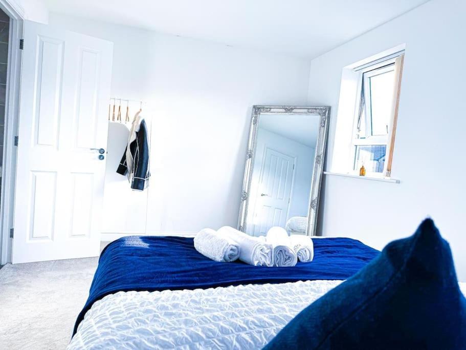 Contractors, Families, Tourists & Groups Welcome Sleeps Upto 9, Garden, Pet Allowed, Parking Included! เบอร์มิงแฮม ภายนอก รูปภาพ