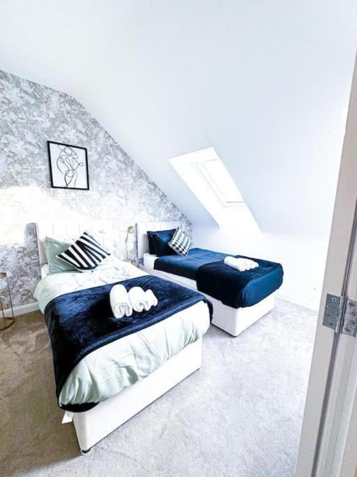 Contractors, Families, Tourists & Groups Welcome Sleeps Upto 9, Garden, Pet Allowed, Parking Included! เบอร์มิงแฮม ภายนอก รูปภาพ