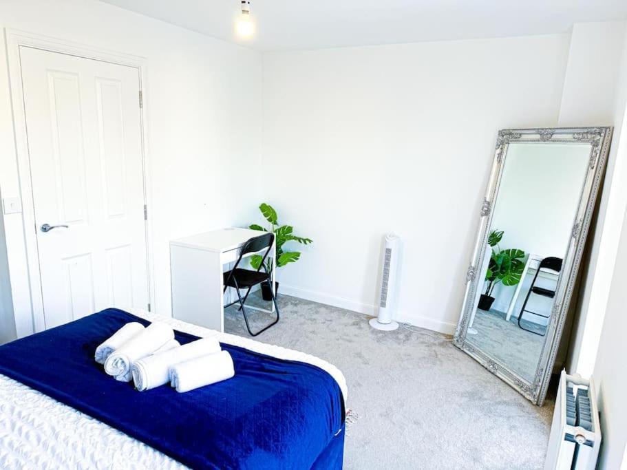 Contractors, Families, Tourists & Groups Welcome Sleeps Upto 9, Garden, Pet Allowed, Parking Included! เบอร์มิงแฮม ภายนอก รูปภาพ