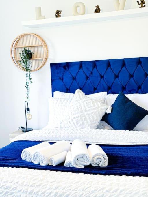Contractors, Families, Tourists & Groups Welcome Sleeps Upto 9, Garden, Pet Allowed, Parking Included! เบอร์มิงแฮม ภายนอก รูปภาพ